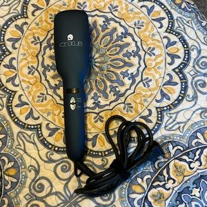 Ionic hair straightener brush